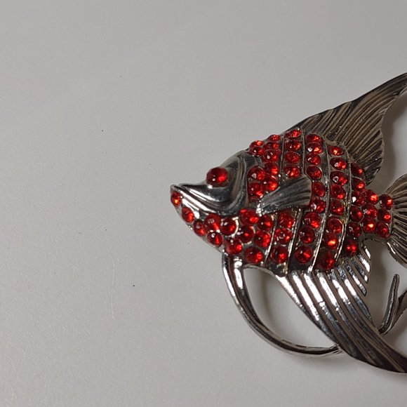 Very Cool Silver Tone And Red Fish Brooch - Picture 2 of 8